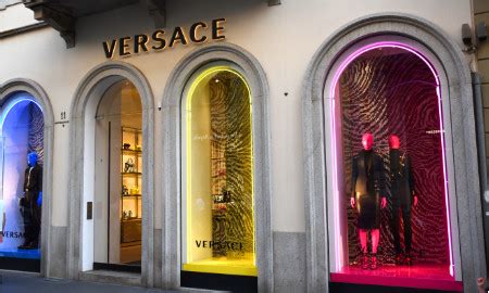 tapestry versace acquisition